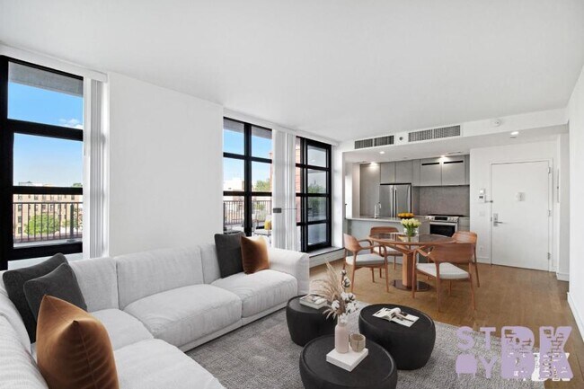 Foto del edificio - 3 bedroom in Brooklyn NY 11232