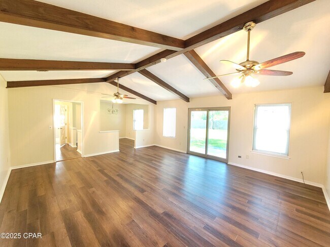 Foto del edificio - 502 E 3rd St
