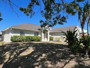 Building Photo - 1530 SW 19th Ave