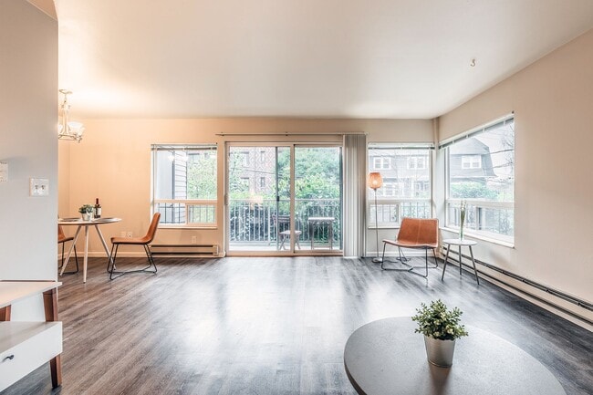 Interior Photo - Lakeview Place