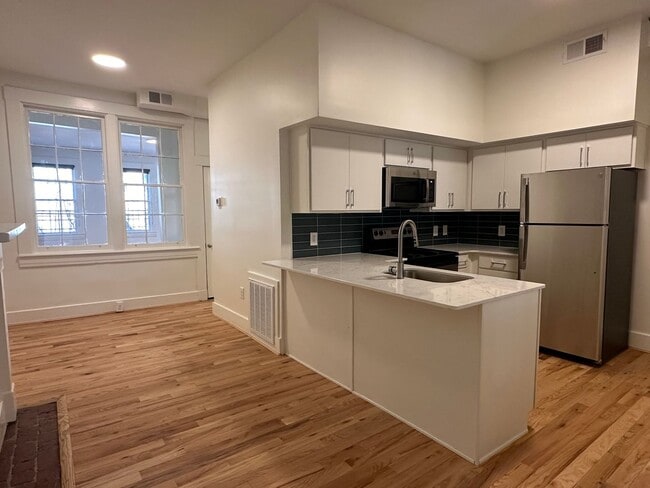 Photo - 1307 Main St Apartment