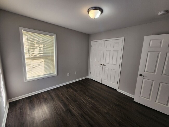 Building Photo - Beautiful 2 bedroom 2 full bath condo close to clubhouse and pool