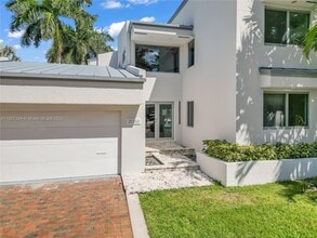 Building Photo - 2089 NE 121st Rd