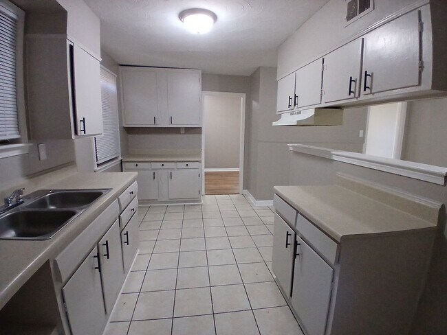 Foto del edificio - Newly Rehabbed Home in Parkway Village