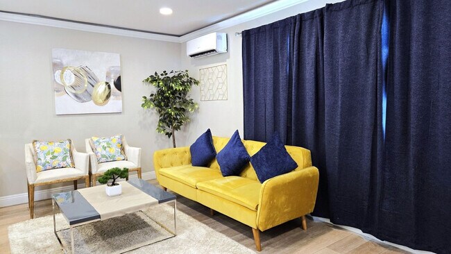 Foto del edificio - 1059 Gillespie Dr