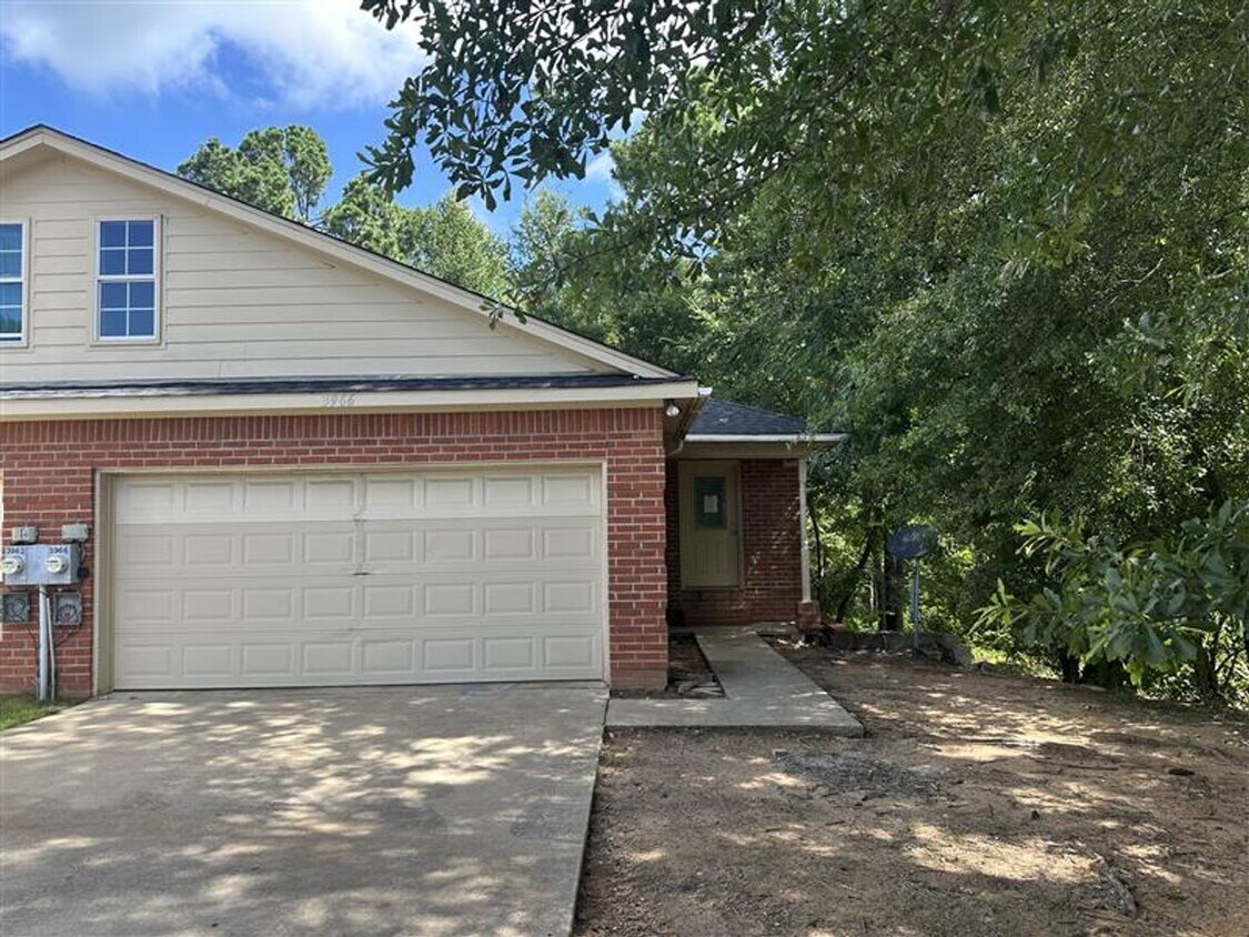 Foto principal - 3966 McDonald Rd