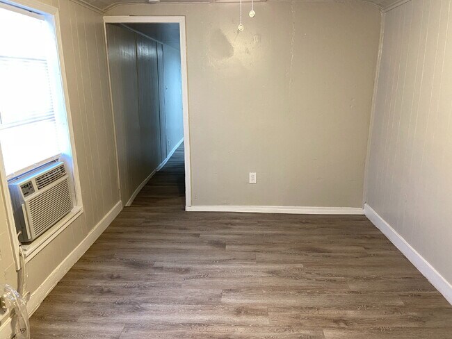 Building Photo - Heart of Lubbock Efficiency!
