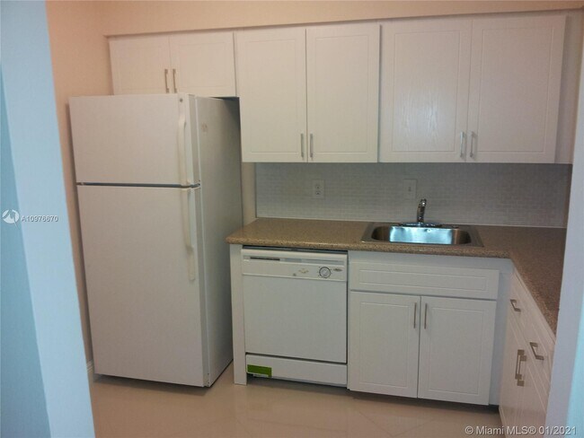 Foto del edificio - 5112 NW 79th Ave