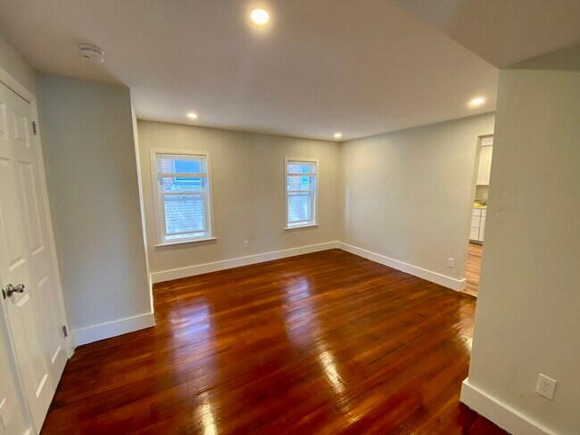 Building Photo - 975 Chestnut St