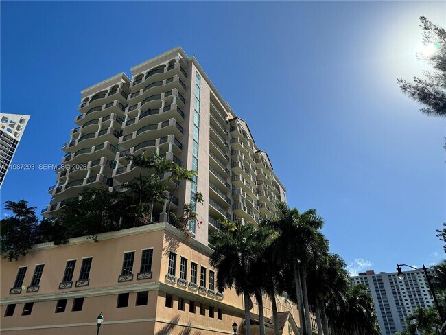 Foto del edificio - 17555 Atlantic Blvd