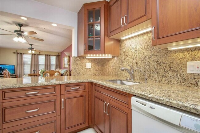 Building Photo - 2302 S Cypress Bend Dr