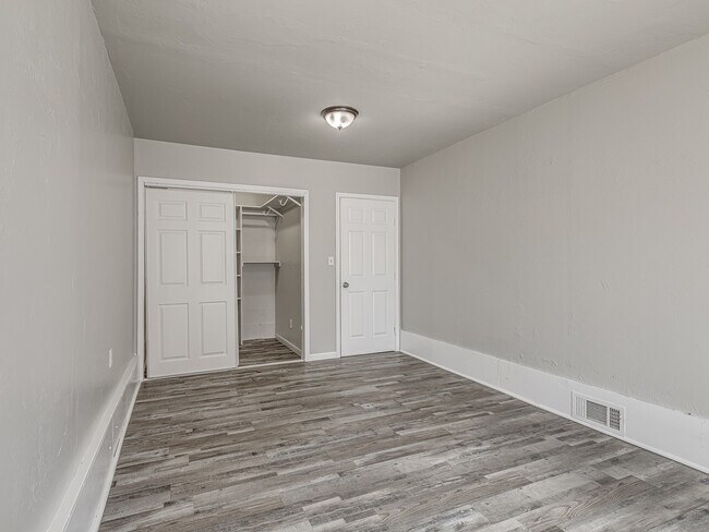 Building Photo - 3801 SW 40th Pl