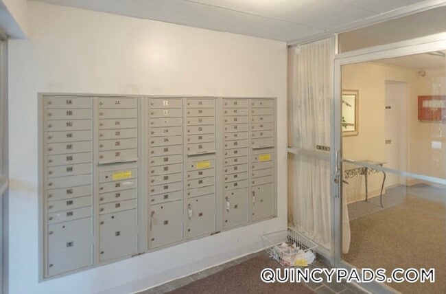 Building Photo - 179 Presidents Ln
