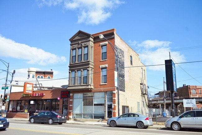 Building Photo - 1777 N Clybourn Ave