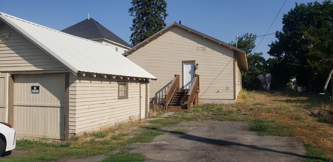 Building Photo - Cheney-5 bed 2.5 bath house Available Now