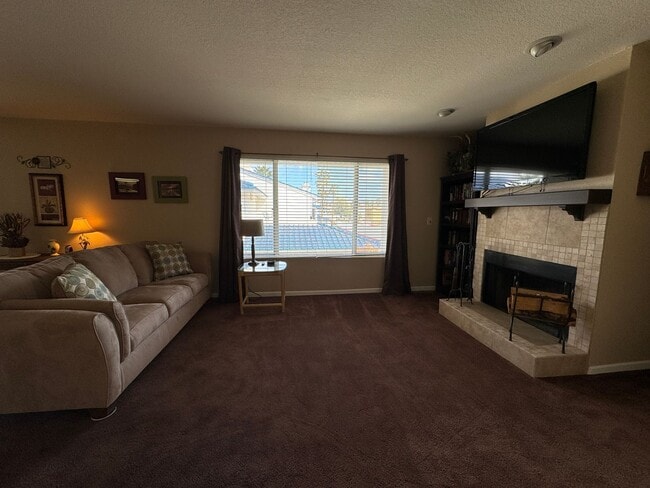 Building Photo - 2BR  Condo Furnished w/Utlities, garage ,G...