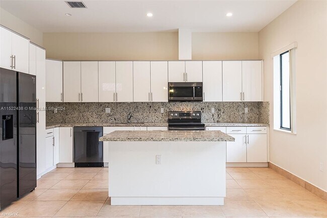 Foto del edificio - 3 br, 2.5 bath House - 3070 NW 14th St # B