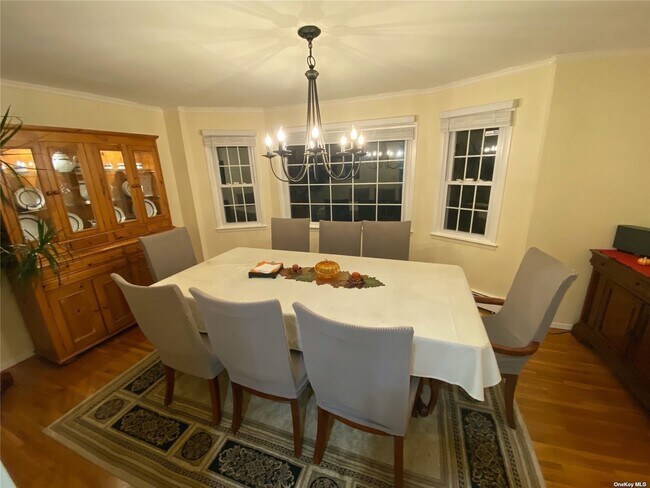 Foto del edificio - 982 Gerry Ave