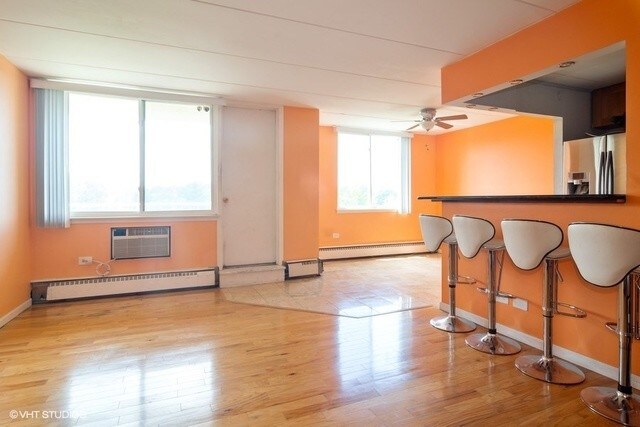 Foto del edificio - 225 S Rohlwing Rd