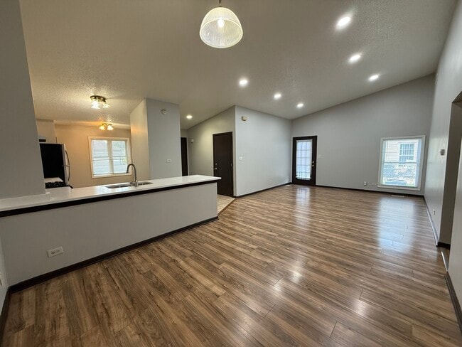 Building Photo - 547 Fessler Ave