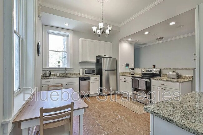 Foto del edificio - 2281 Loth St