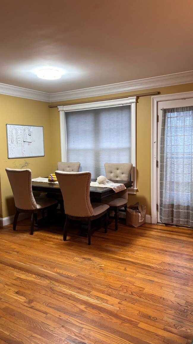 Foto del edificio - 352 Lake Ave S