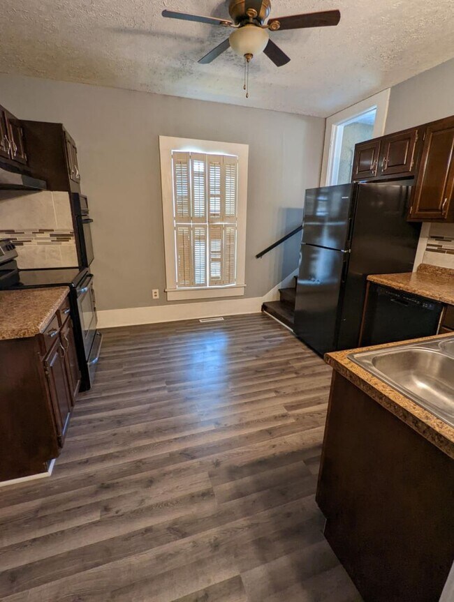 Foto del edificio - Charming 4-Bedroom Home Near Downtown & Kellogg