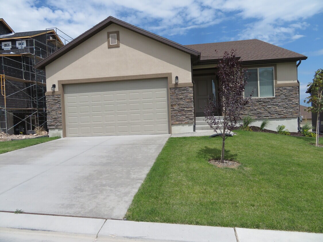 423 Firestone Drive - 423 Firestone Dr
