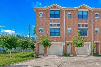 Building Photo - 2710 Hullsmith Dr