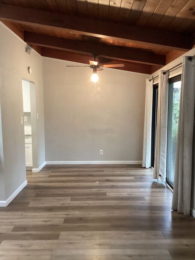 Building Photo - 3 bed, 1 bath in Lincoln Village