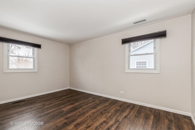 Building Photo - 37285 Piper Ln