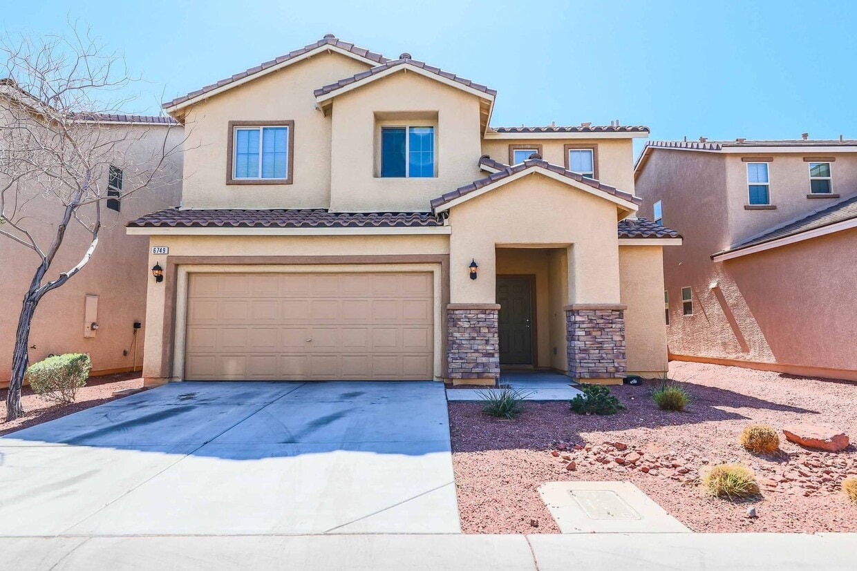 Foto principal - UPGRADED 4 BEDROOM HOUSE!