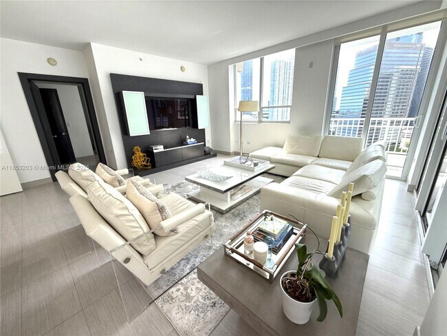 Foto del edificio - 801 Brickell Key Blvd