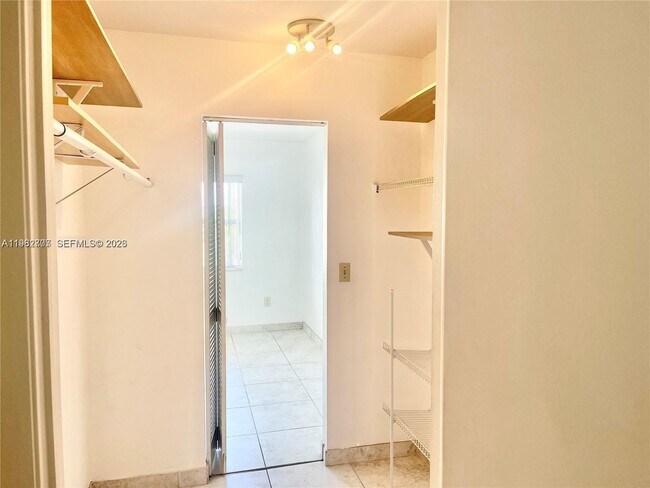 Foto del edificio - 8240 SW 210th St