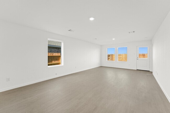 Building Photo - 3061 Sunrise Dr