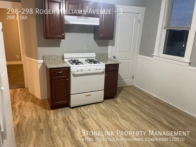 Foto del edificio - 296-298 Roger Williams Avenue