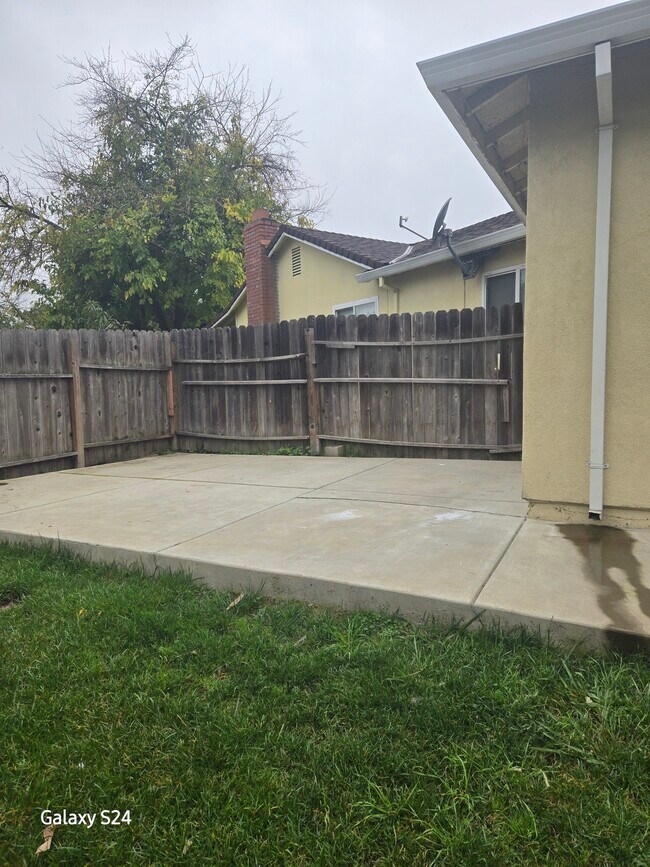 Foto del edificio - 3131 Scotland Dr