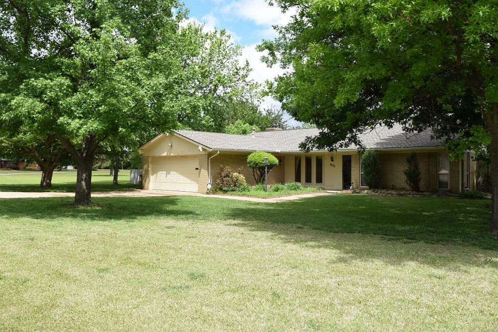 Primary Photo - 3137 Lakeside Dr