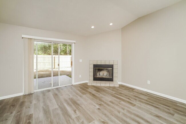 Foto del edificio - 10415 Copperwood Dr