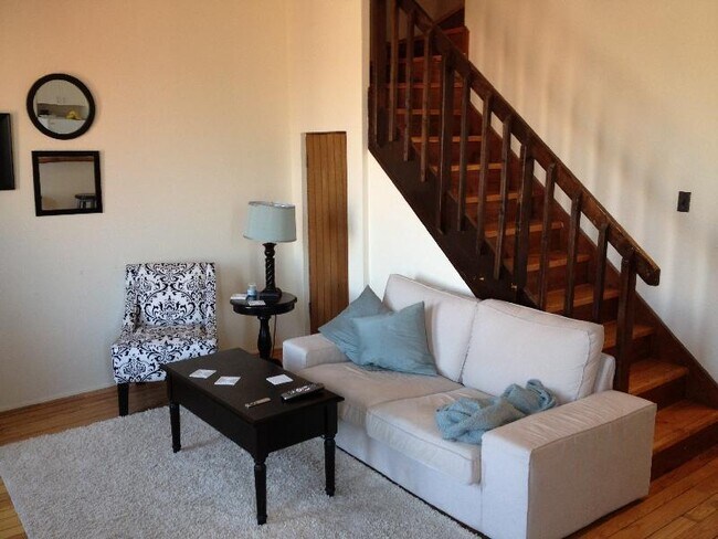 Foto del edificio - 1048 W Dickens Ave