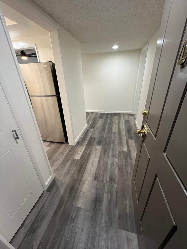 Foto principal - 10527 Palms Blvd