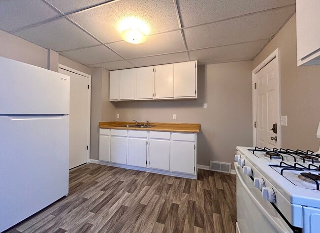 Building Photo - 1461 Leahy St