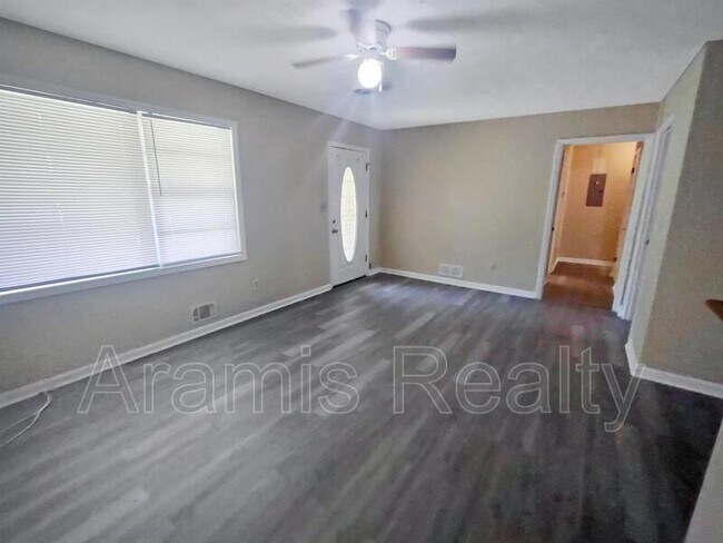 Building Photo - 7479 Westlake Dr