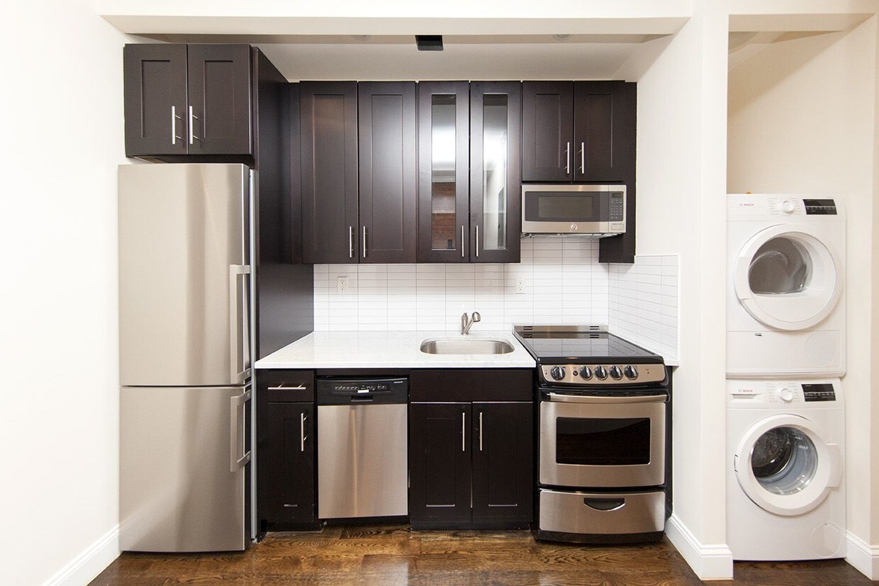Foto principal - 315 E 92nd St