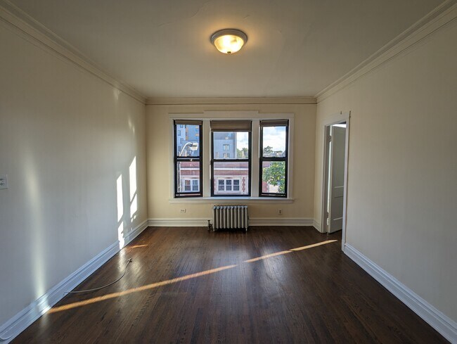 Foto del edificio - 2638 N Milwaukee Ave