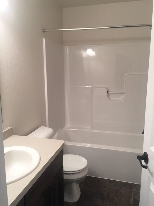 Foto del edificio - 3 Bed 3 Bath Twin Home