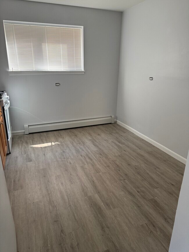 Foto del edificio - 8281 W Elizabeth Ave