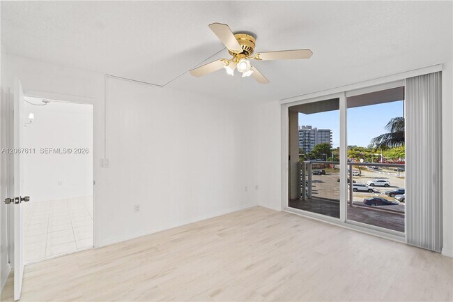 Building Photo - 1351 NE Miami Gardens Dr