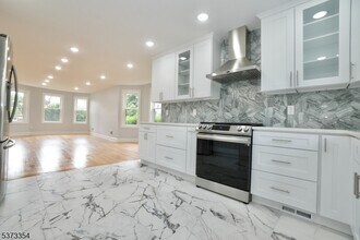 Building Photo - 226 Park Ave