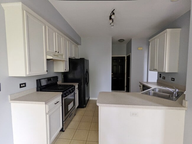 Building Photo - 3250 Bromley Ln